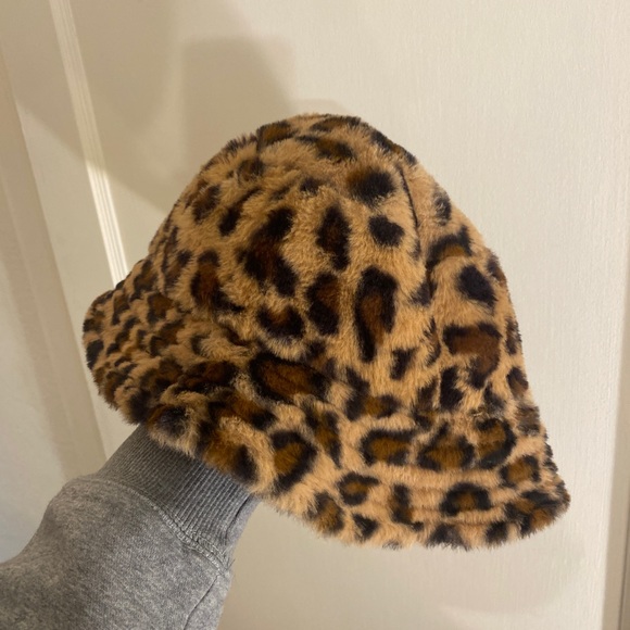 Faux Fur Bucket Hat - Leopard Print - Picture 2 of 2